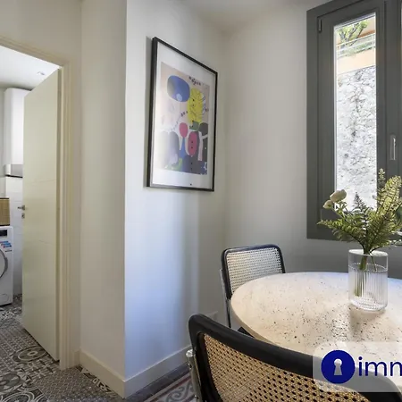 Air-conditioned Near Monaco Apartment *